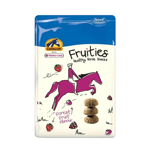 Cavalor FRUITIES horse treats pouch featuring Forest Fruit flavour for training and bonding.