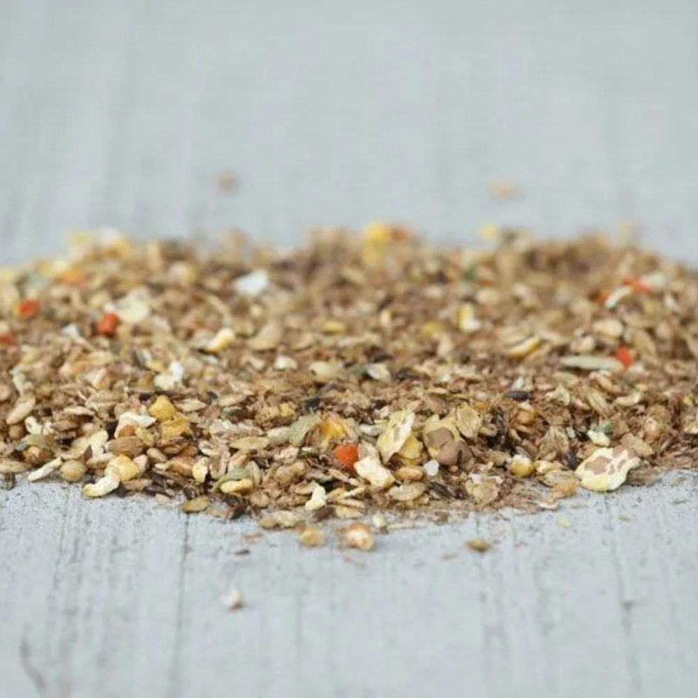 MASH & MIX feed blend ingredients for horses, featuring a mix of grains and vegetables, ideal for easy digestion.