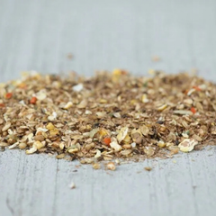 MASH & MIX feed blend ingredients for horses, featuring a mix of grains and vegetables, ideal for easy digestion.