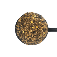 YOUNGSTOCK MIX-20 KG-D&H UK in a measuring scoop, ideal growth feed for young horses.