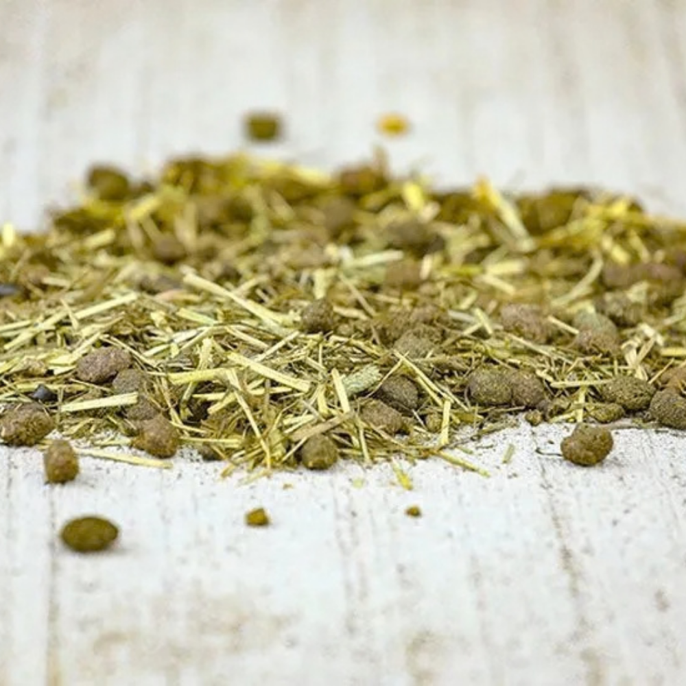 Fiber Force Gastro muesli on a wooden surface, ideal high-fibre gastric support for sensitive horses.