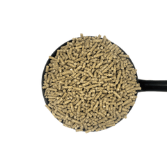 REGENER8 CUBES-D&H UK high-protein horse feed pellets in a measuring scoop