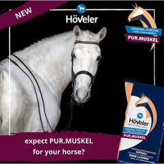 Image of a horse and Höveler PUR.MUSKEL muesli package, promoting muscle support for horses.