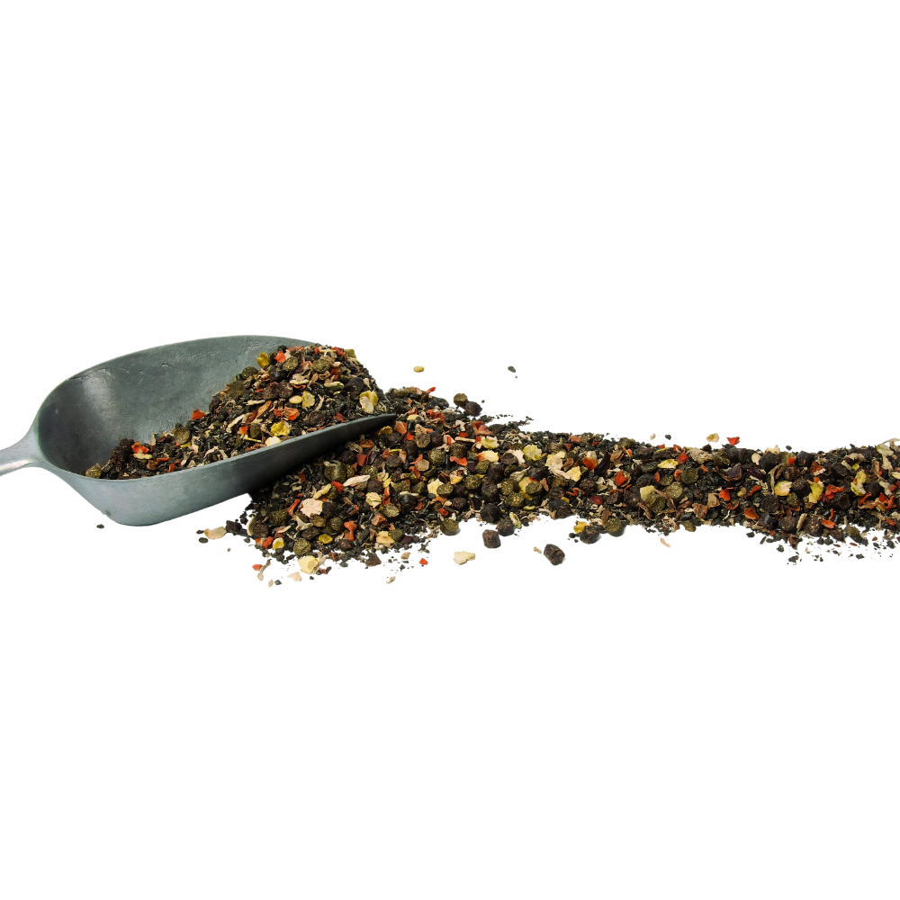 Close-up of a metal scoop pouring herbal blend for horses' dietary needs from Höveler PUR.MASH.