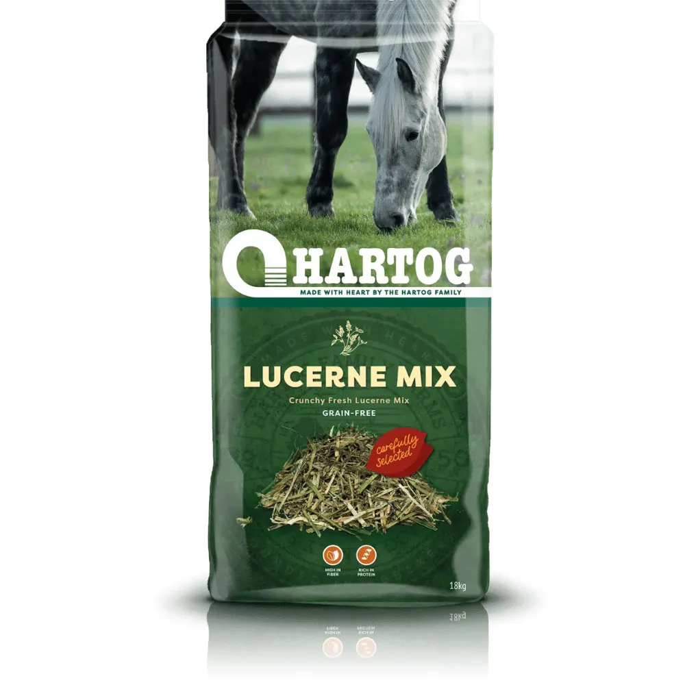 Hartog LUCERNE MIX package featuring crunchy fresh lucerne for horses, grain-free and high in protein.